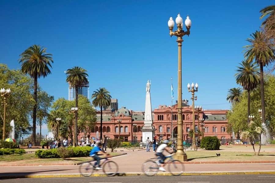 5hs Small Group City Tour of Buenos Aires with Street Food - Teatro Colón, Retiro, and the grand city center