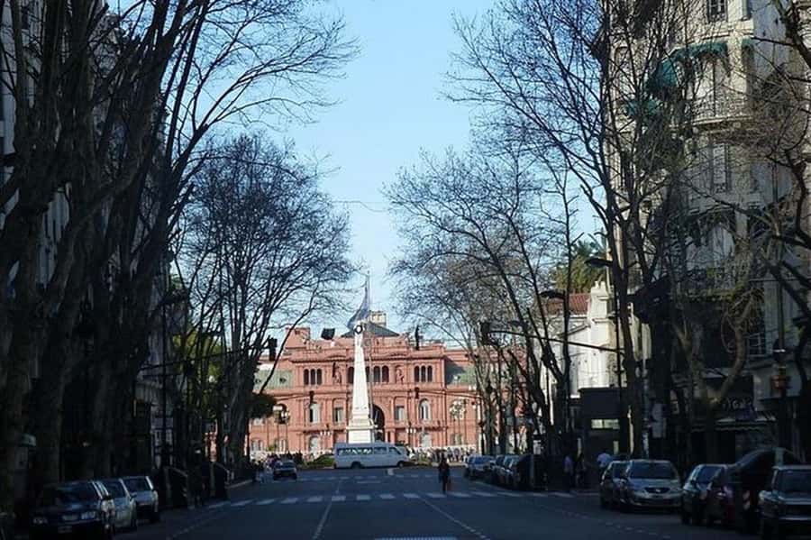 5hs Small Group City Tour of Buenos Aires with Street Food - Recoleta and the limits of a short stop