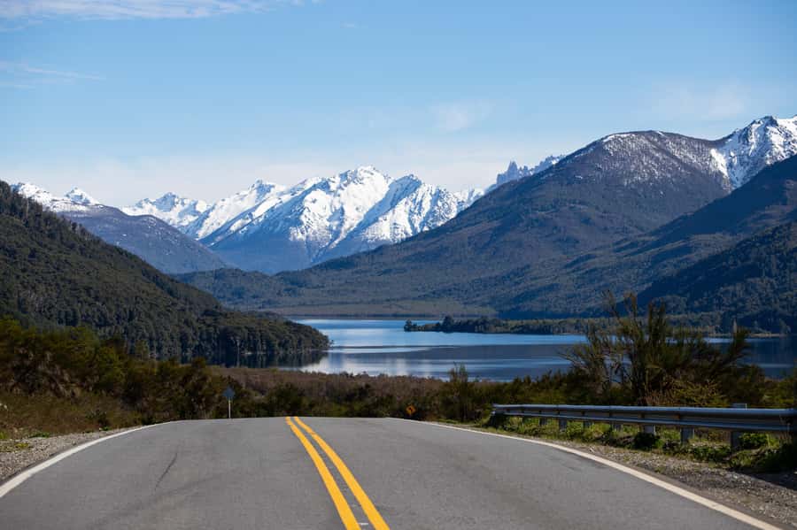 Bariloche: Full-Day El Bolsón and Puelo Lake Tour - Puelo Lake and the quieter hour of the day