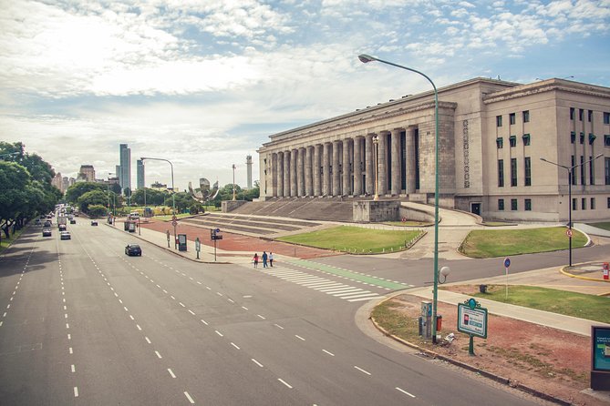 Buenos Aires Bike Tour: North Districts, Recoleta and Palermo - Bikes, cobblestones, and the real pace