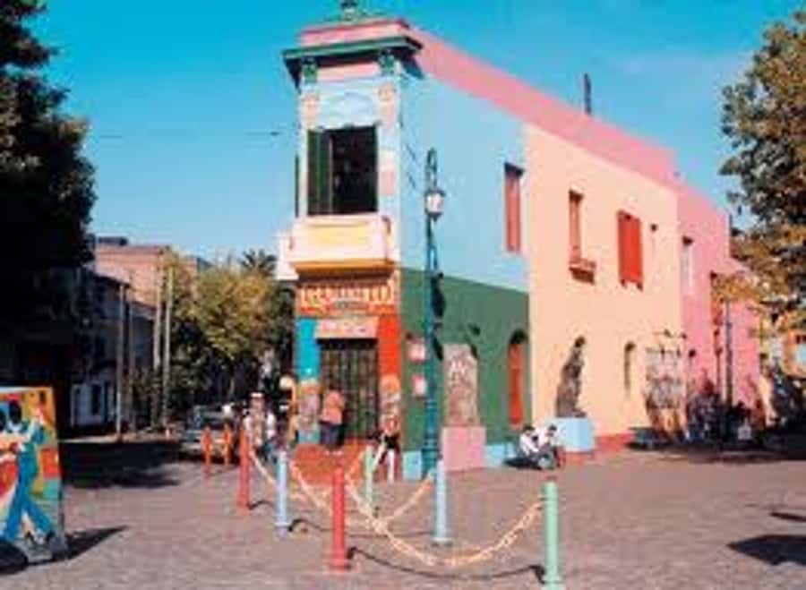 Buenos Aires City Tour with Luxury Lunch - Plaza de Mayo and the political heart of the city