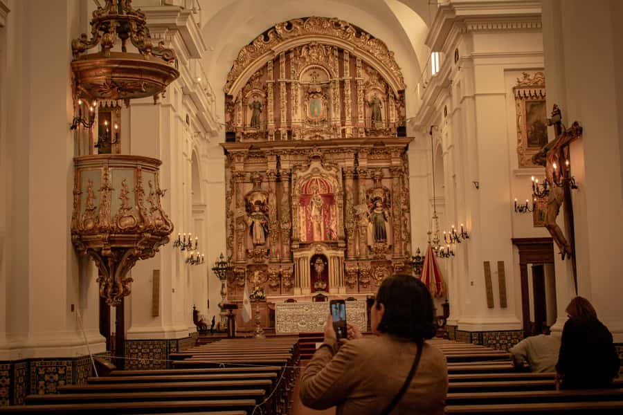 Buenos Aires: Classic Private City Tour - Avenida de Mayo and a personal wine stop