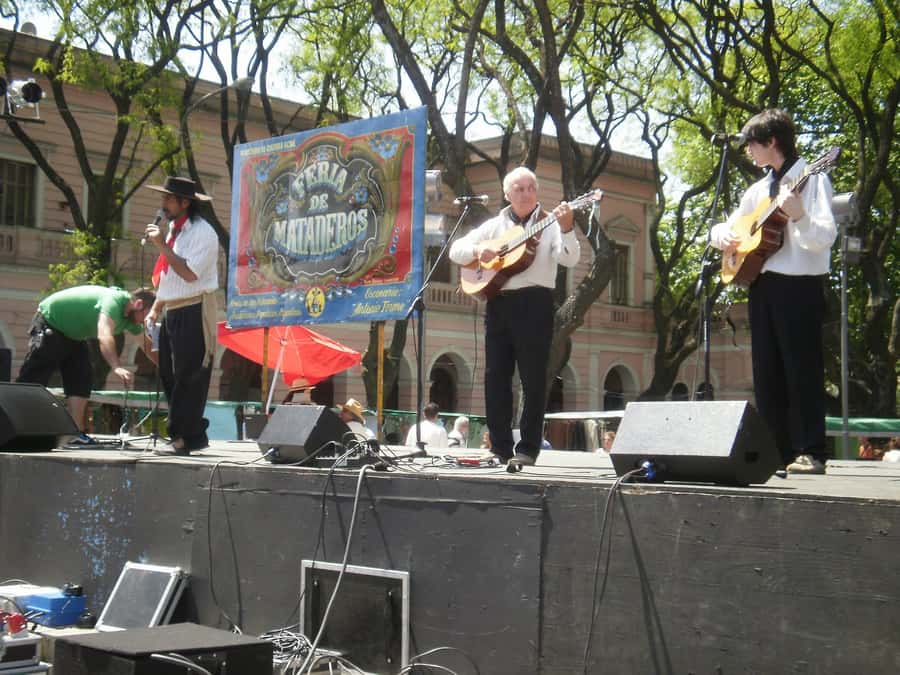 Buenos Aires Fairs: San Telmo & Mataderos Cultural Tour - Choosing the full tour or Mataderos only