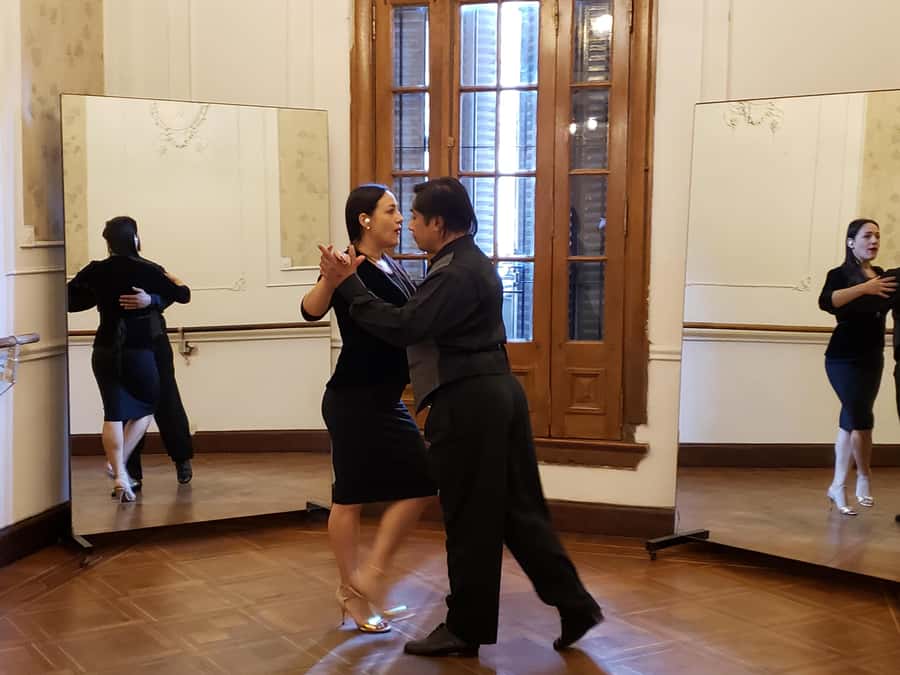Buenos Aires: Group tango class with mate and snacks - Starting with mate in an Almagro mansion