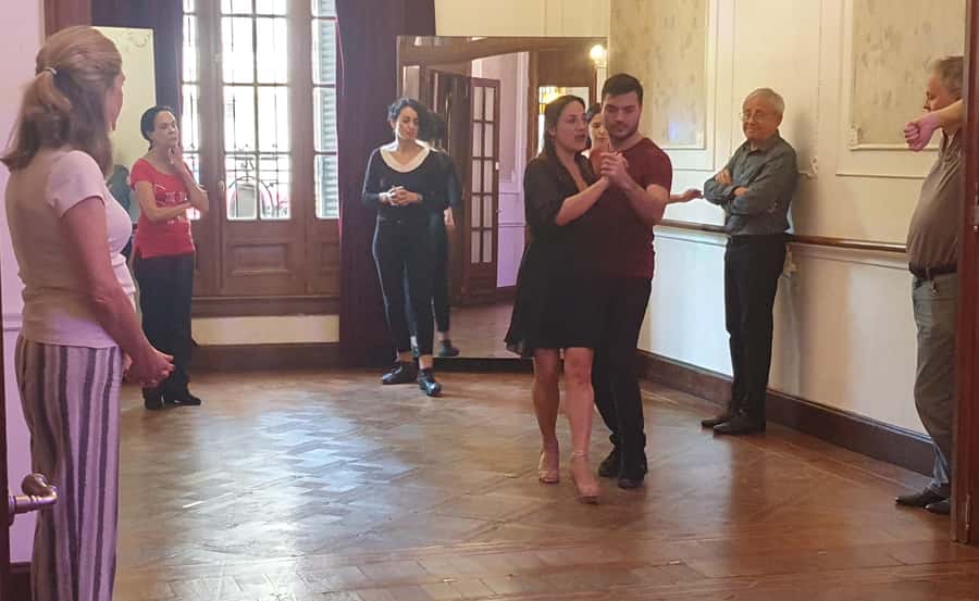 Buenos Aires: Group tango class with mate and snacks - One hour of tango with Johana Copes and her team