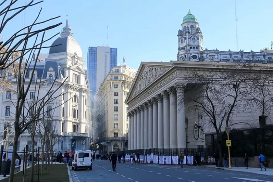 Buenos Aires : Highlights Walking Tour With A Guide - Starting at Plaza de Mayo and Avenida de Mayo