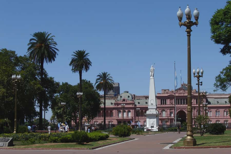 Buenos Aires: Historic District Private Guided Walking Tour - Plaza de Mayo and the founding of Buenos Aires