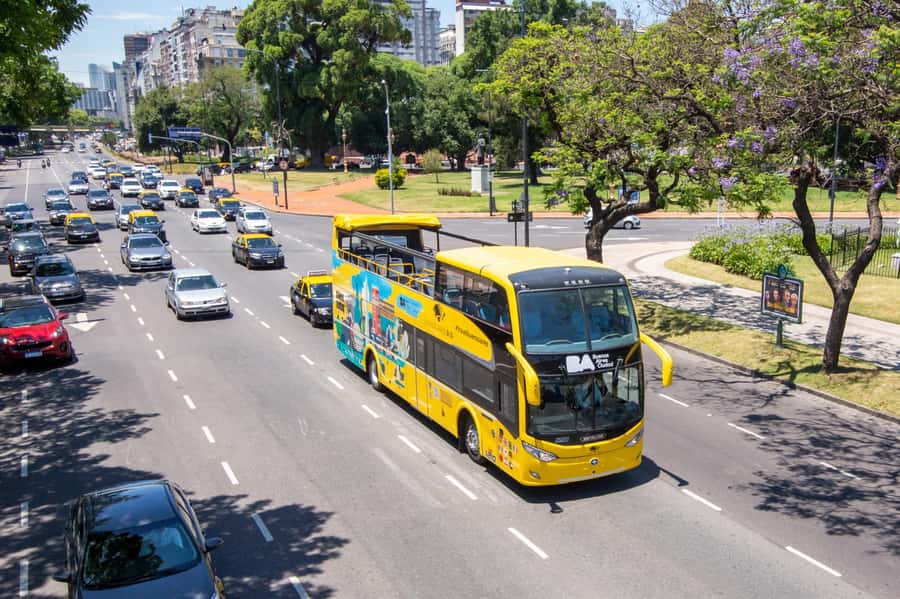 Buenos Aires Hop-On Hop-Off Bus and Exclusive Benefits - La Boca and Caminito: get off and explore