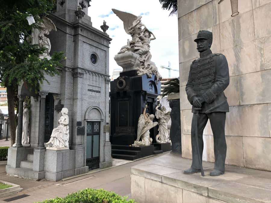 Buenos Aires: La Recoleta Cemetery Guided Tour in English - Architecture that rewards a slower look
