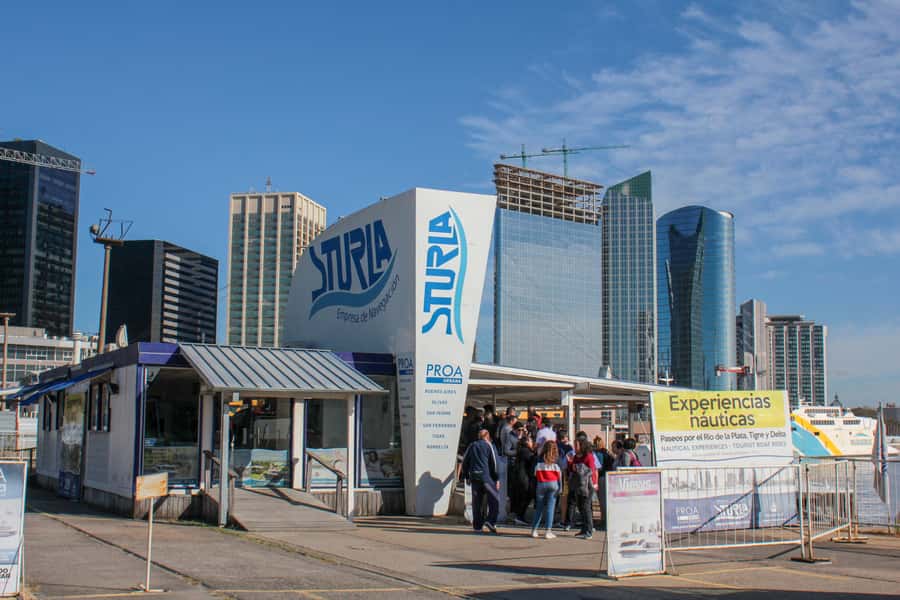 Buenos Aires: Navigation from Pto. Madero to La Boca - The first part of the cruise: reserve, towers, and river views