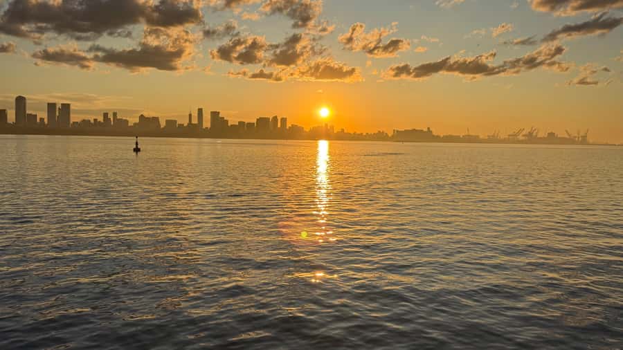 Buenos Aires: Puerto Madero Sunset Cruise with Open Bar - Choosing the right option for your evening