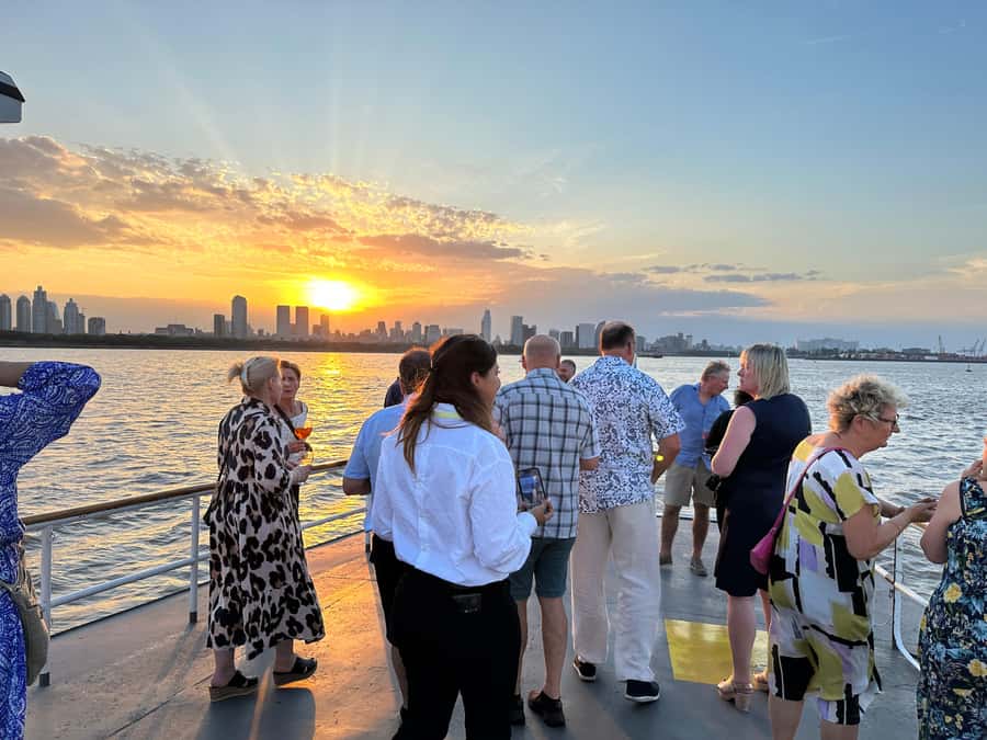 Buenos Aires: Puerto Madero Sunset Cruise with Open Bar - How good is the $39 value?