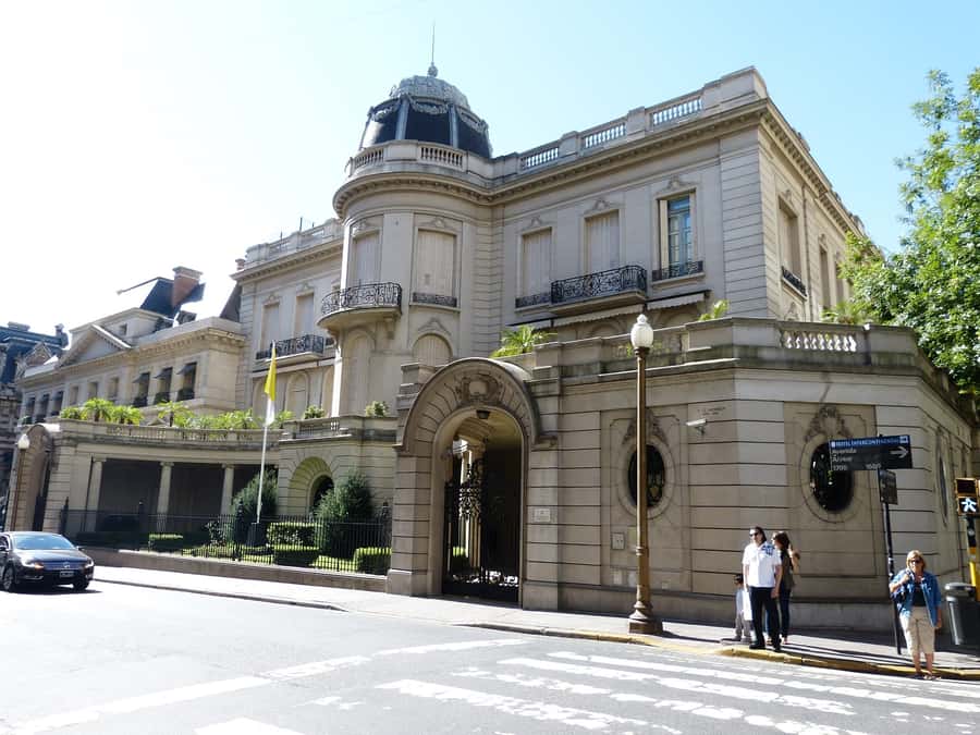 Buenos Aires: Recoleta Neighborhood Walking Tour - Museo Nacional de Bellas Artes and MALBA