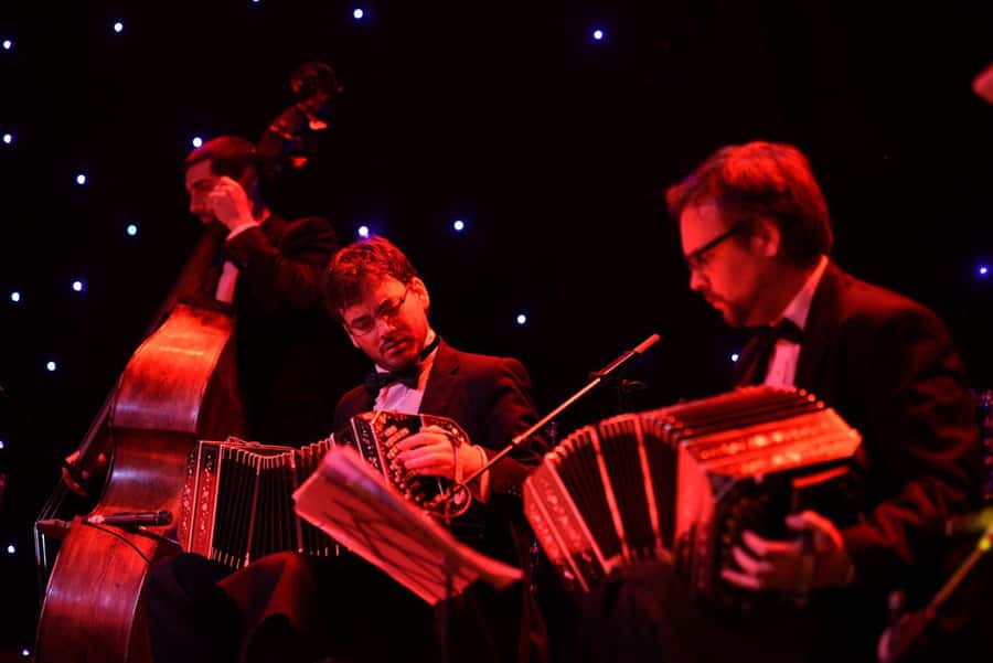 Buenos Aires: Tango Show at El Viejo Almacen - Live music, singers, and Argentine folk traditions