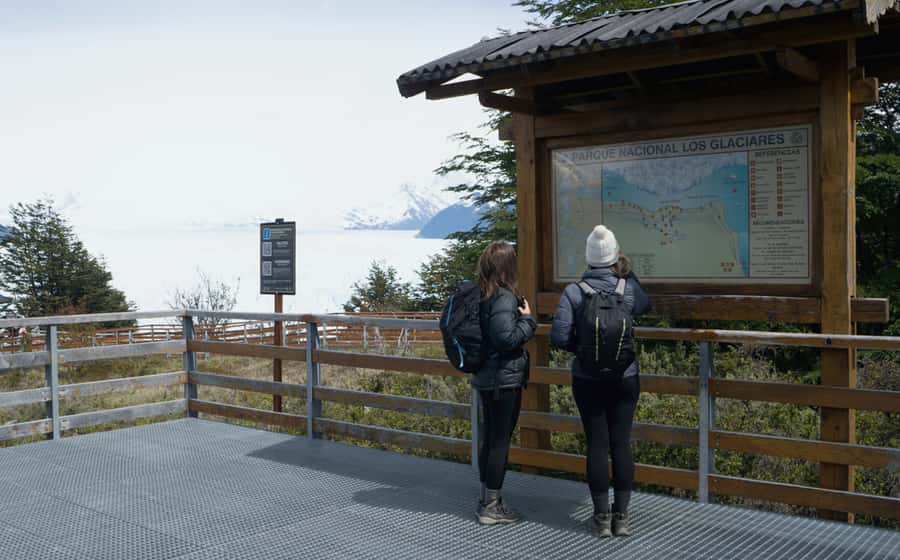 Calafate: Perito Moreno Glacier Guided Full-Day Tour - Curva de los Suspiros gives you the first glacier view