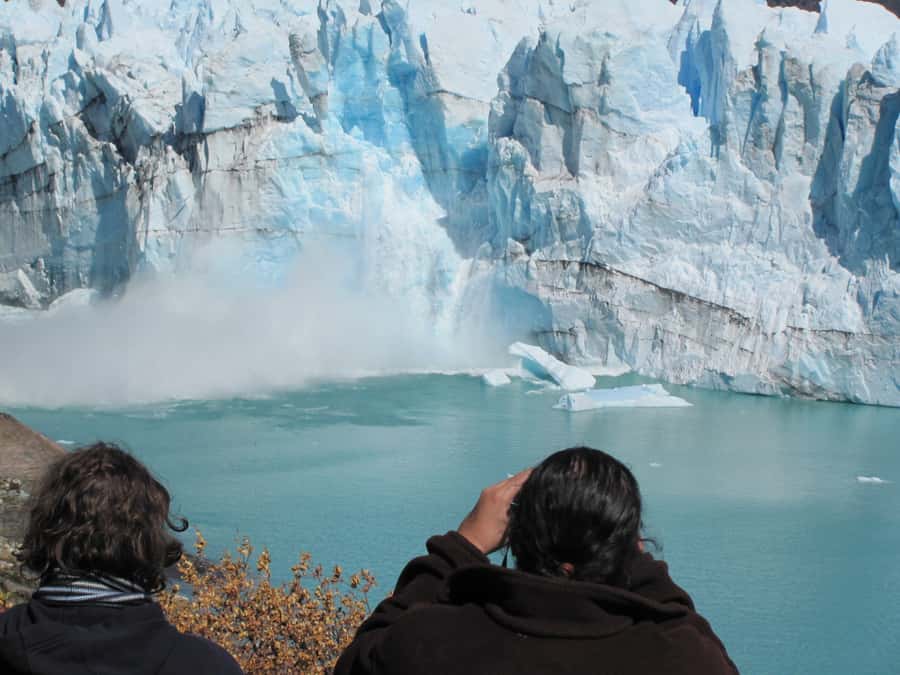 Calafate: Perito Moreno Glacier Guided Full-Day Tour - The footbridges are where you want to spend your time