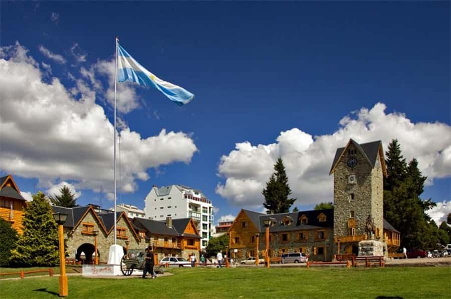 Circuito Chico - Leaving Bariloche beside Lake Nahuel Huapi