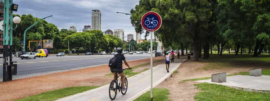 City Bike Tour in Palermo and Recoleta - Riding along Avenida del Libertador
