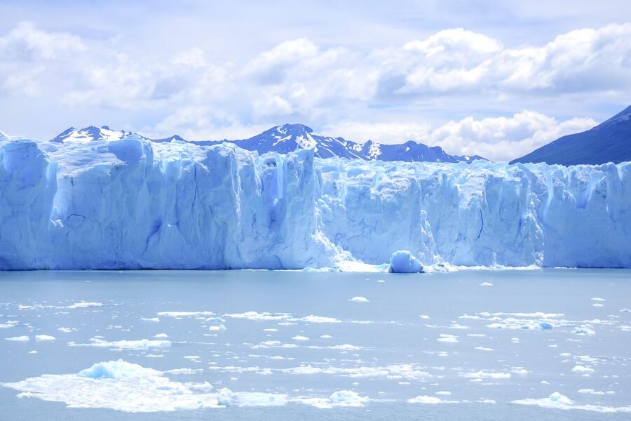 El Calafate: Glaciers Gourmet Experience - Full Day Cruise - A short walk at Puesto Las Vacas