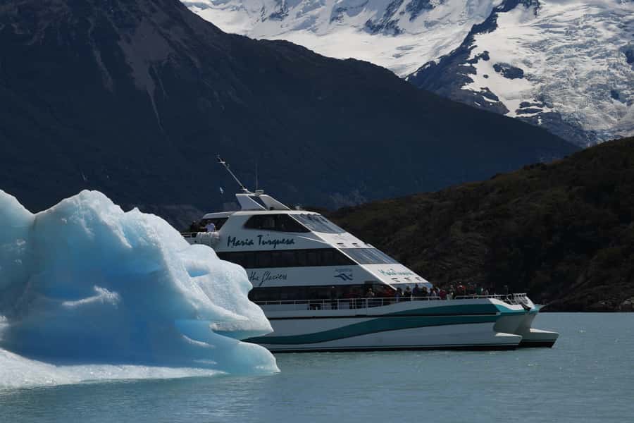 El Calafate: Glaciers Gourmet Experience - Full Day Cruise - Escuadra Bay and the Condor Nesting Wall
