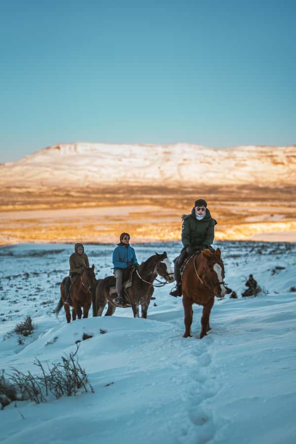 El Calafate: Horseback riding in Cerro Frias - Riding out from El Calafate to Estancia Alice