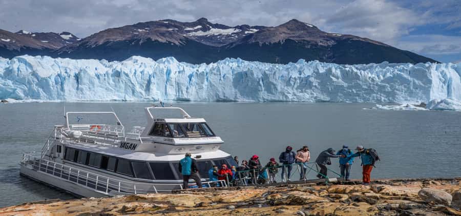 El Calafate: Safari Azul Los Glaciares Trekking Tour - The 30-minute walk to the glacier edge