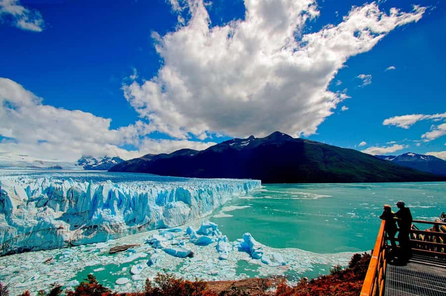 El Calafate: Trip to the Famous Perito Moreno Glacier - Choosing between four hours on foot and the boat option