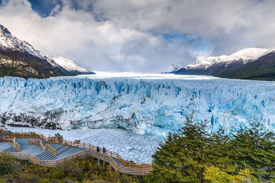 El Calafate: Trip to the Famous Perito Moreno Glacier - Reading the five kilometers of glacier walkways