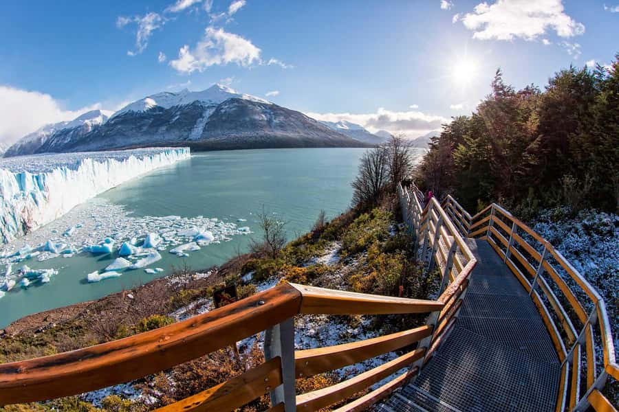 El Calafate: Trip to the Famous Perito Moreno Glacier - The sound and movement of falling ice