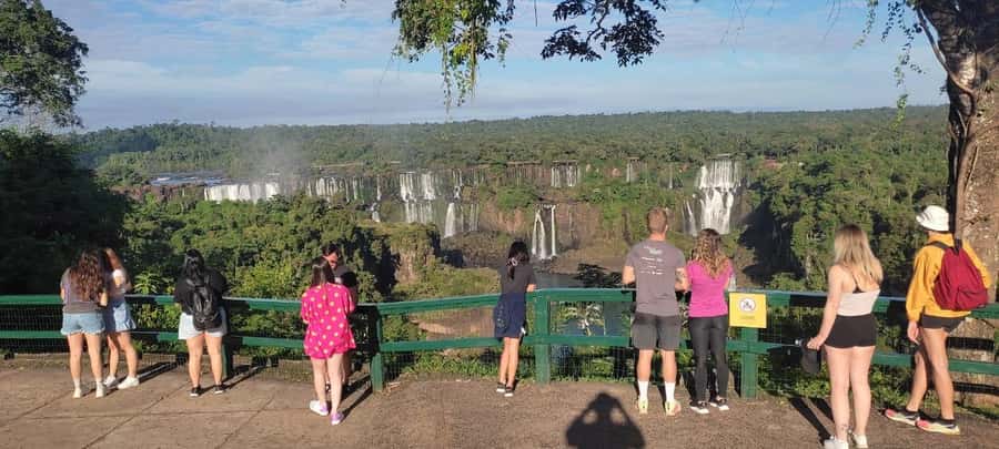 Foz do Iguaçu: Brazil/Argentina Sides Iguazu Falls Day Tour - Why seeing both sides of Iguazu Falls matters