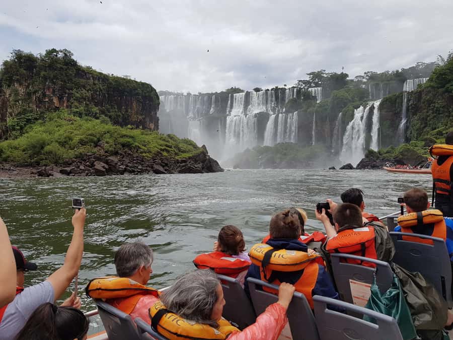 From Foz do Iguaçu: Iguazú Falls Boat Ride Argentina - Crossing into Argentina without guesswork