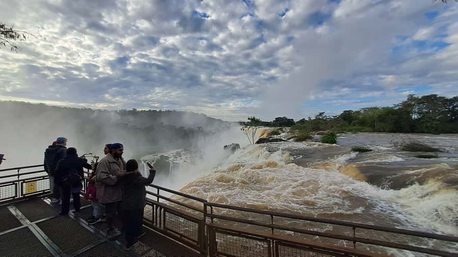 From Foz do Iguaçu: Iguazú Falls Boat Ride Argentina - The Upper Circuit and the value of walking