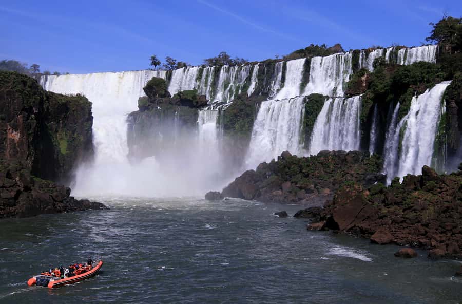 From Foz do Iguaçu: Iguazú Falls Boat Ride Argentina - Lunch is a practical pause, not a food tour