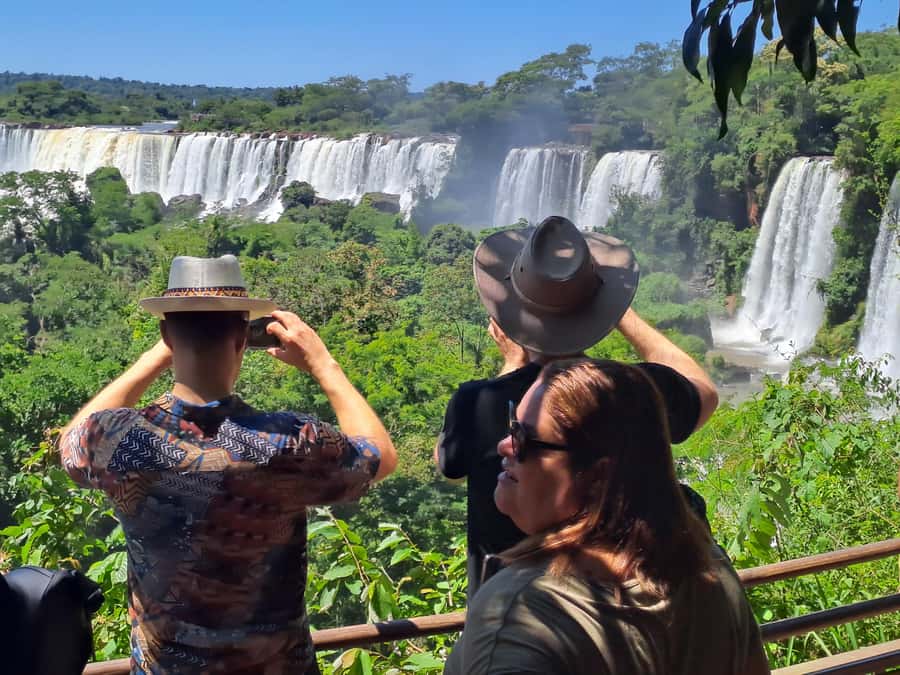 From Foz do Iguaçu: Tour to Argentinian Falls - Hotel pickup and the 75-minute border transfer