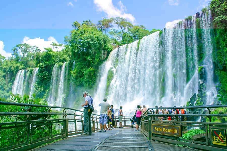 From Puerto Iguazu: Argentinian Iguazu Falls with Ticket - What the guide adds to the visit