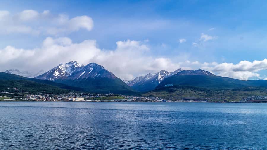 From Ushuaia: Penguin Watching Tour by Catamaran - A catamaran trip or a smaller boat?