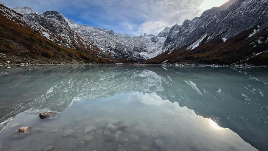 From Ushuaia: Tierra del Fuego Emerald Lagoon Trekking Tour - How difficult is the Laguna Esmeralda hike?