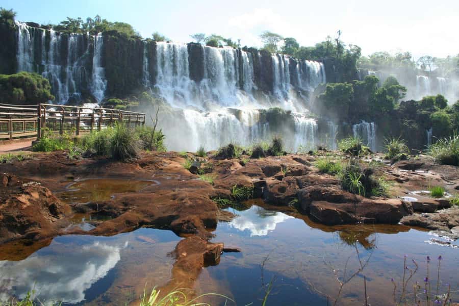 Iguazú Falls: The Natural Wonder of Argentina - What the bilingual guide adds