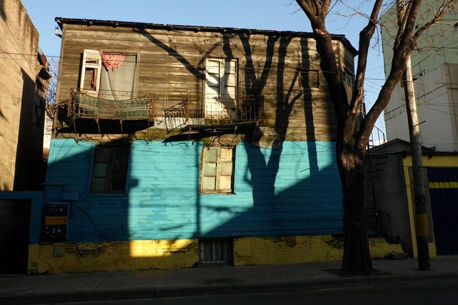 La Boca, a collective creation: Port, immigrants, arts and football - Seeing La Boca’s unusual street art at Bomberos Voluntarios