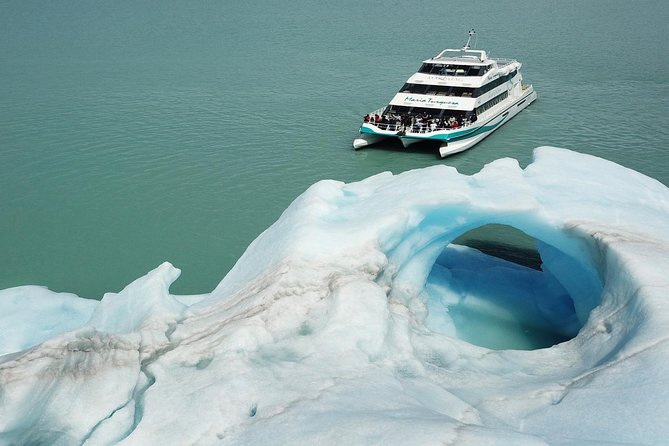 Perito Moreno boat tour from El Calafate: Glaciares Gourmet - Heim and Seco, glaciers above the water