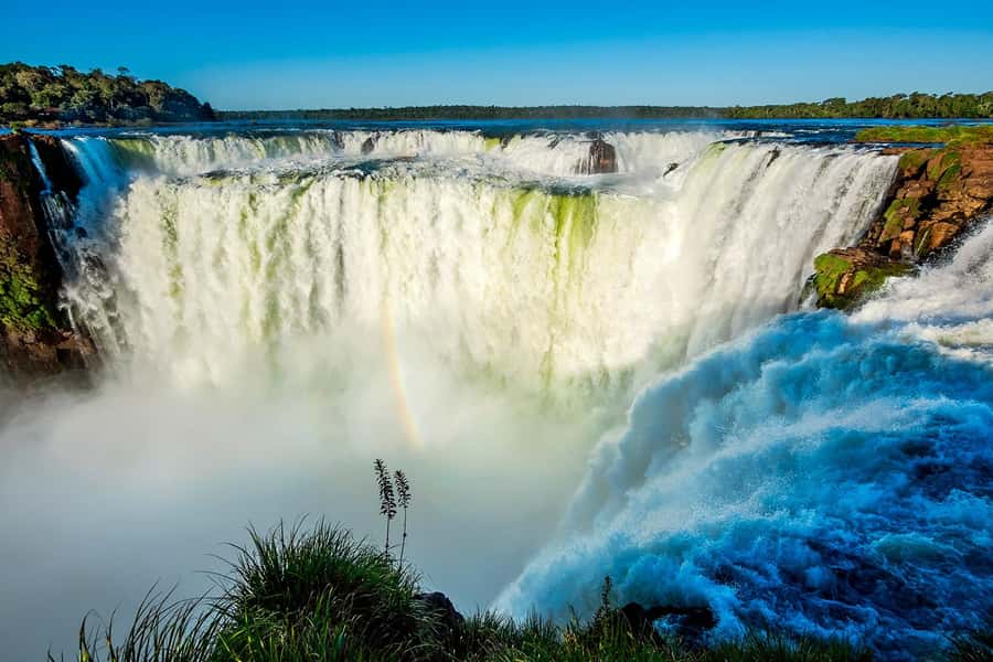 Puerto Iguazú: Iguazú Falls Adventure with 4WD & Boat Ride - The road from Puerto Iguazú to the park