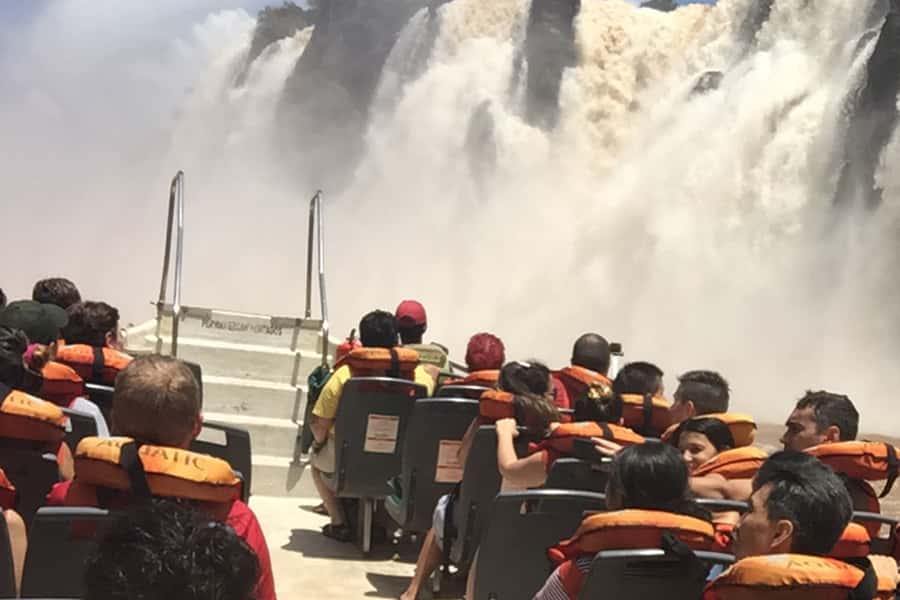 Puerto Iguazú: Iguazú Falls Adventure with 4WD & Boat Ride - Who should choose this outing