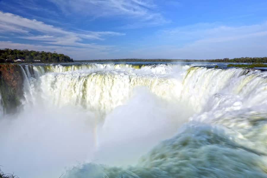 Puerto Iguazu: Iguazu Falls Argentinian Side Full-Day Tour - The early pickup from Puerto Iguazu