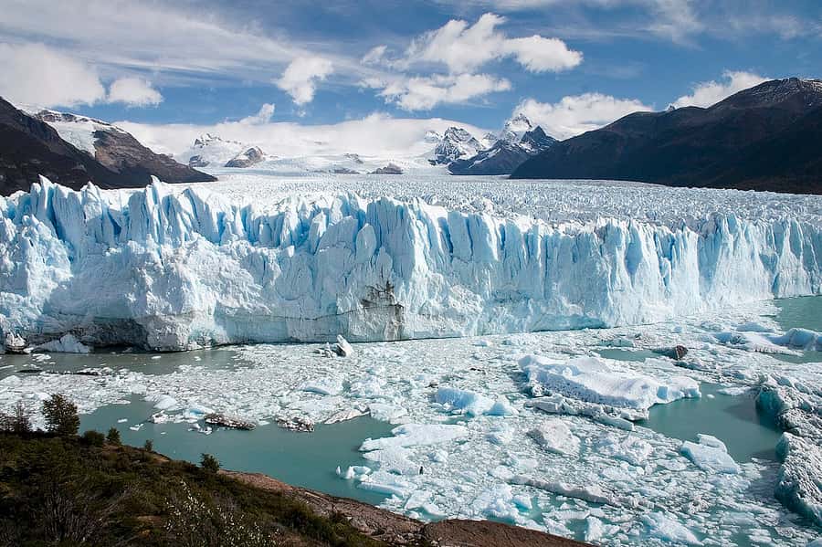 Puerto Natales: Day Trip to Perito Moreno Glacier Argentina - Leaving Puerto Natales before the long road south