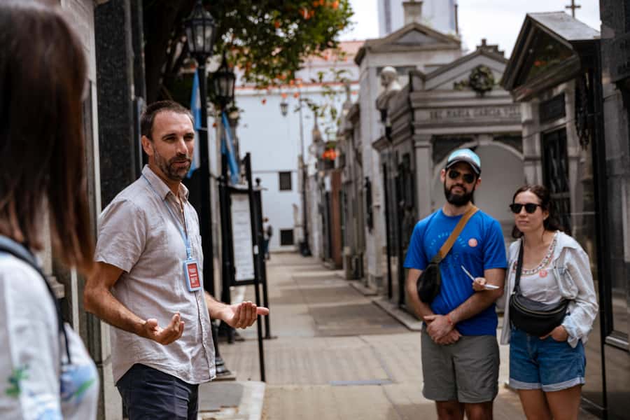 Recoleta Cemetery - Small Group Tour of History & Secrets - Tips for a better visit