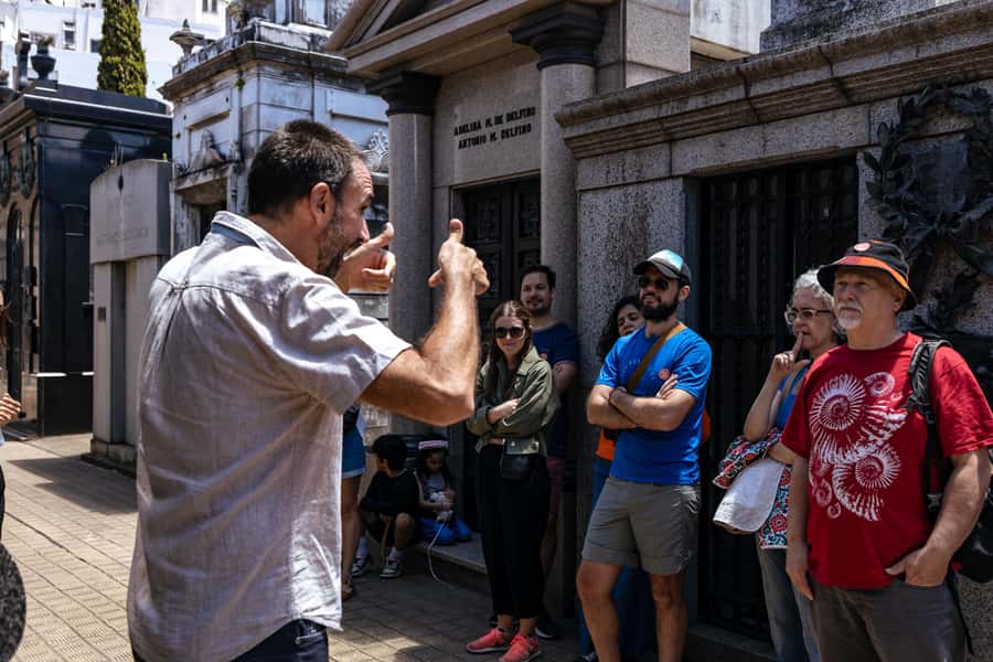 Recoleta Cemetery - Small Group Tour of History & Secrets - Why Recoleta Cemetery needs a guide