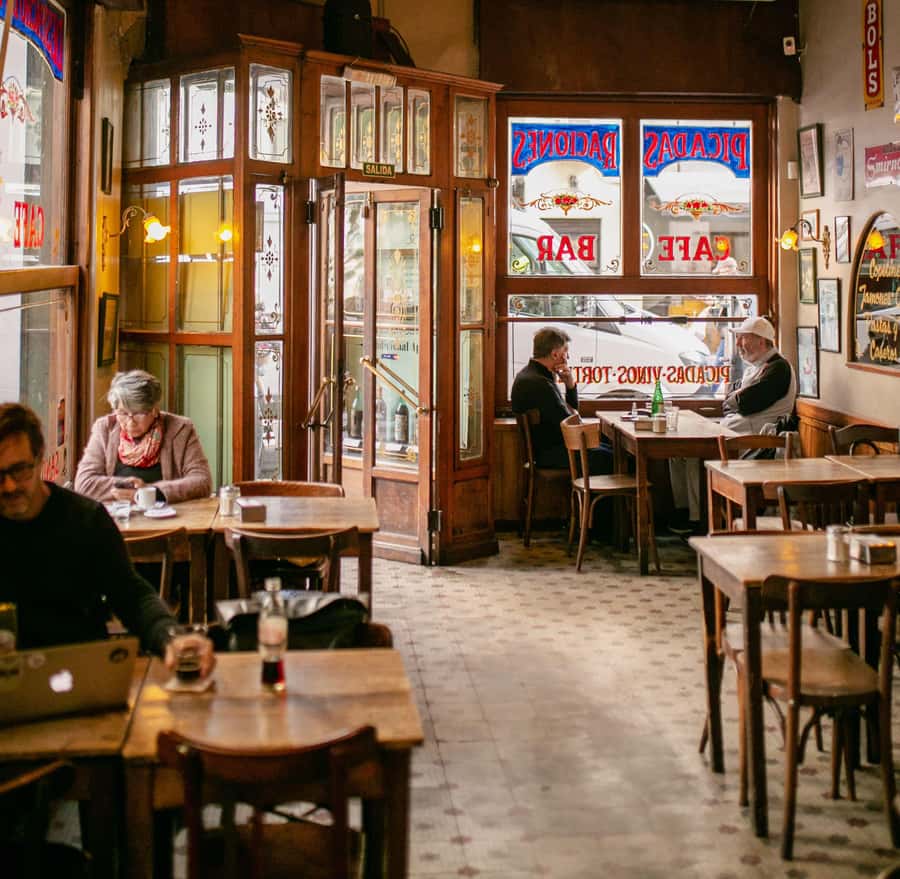San Telmo: Historical Guided Tour with Street Food & Drinks - Starting at El Federal Bar with an aperitif