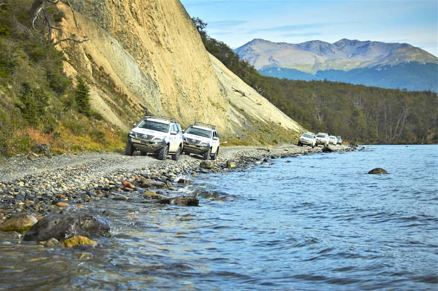 Ushuaia: Off-Road 4X4 Lakes Tour - Lake Escondido, a quiet mountain stop