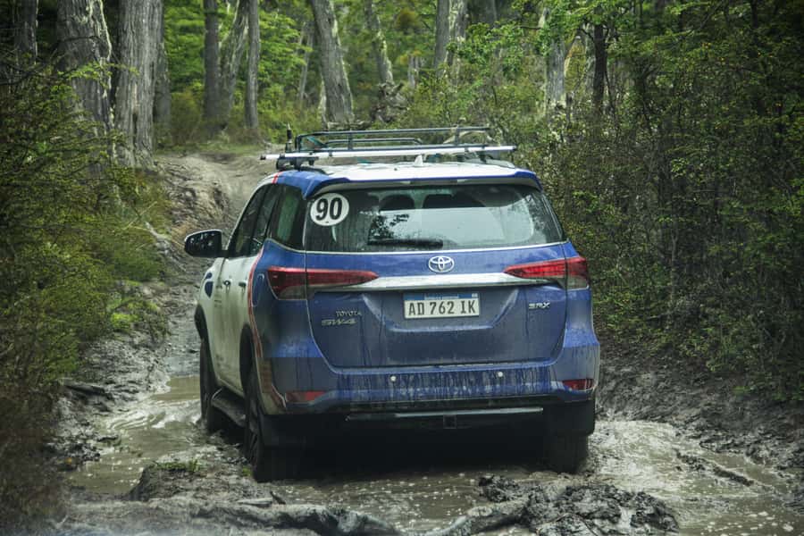 Ushuaia: Off-Road 4X4 Lakes Tour - How the small group changes the day